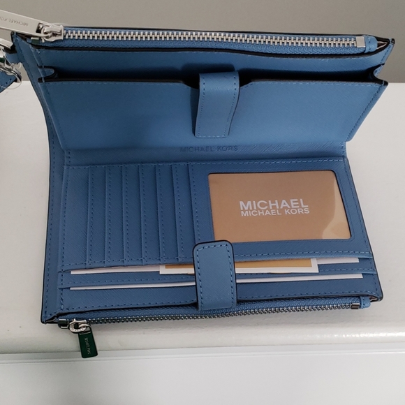 Blue Michael Kors brand new blue wristlet - Picture 6 of 6